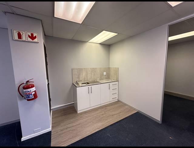 172M² OFFICE TO LET IN CENTURY CITY